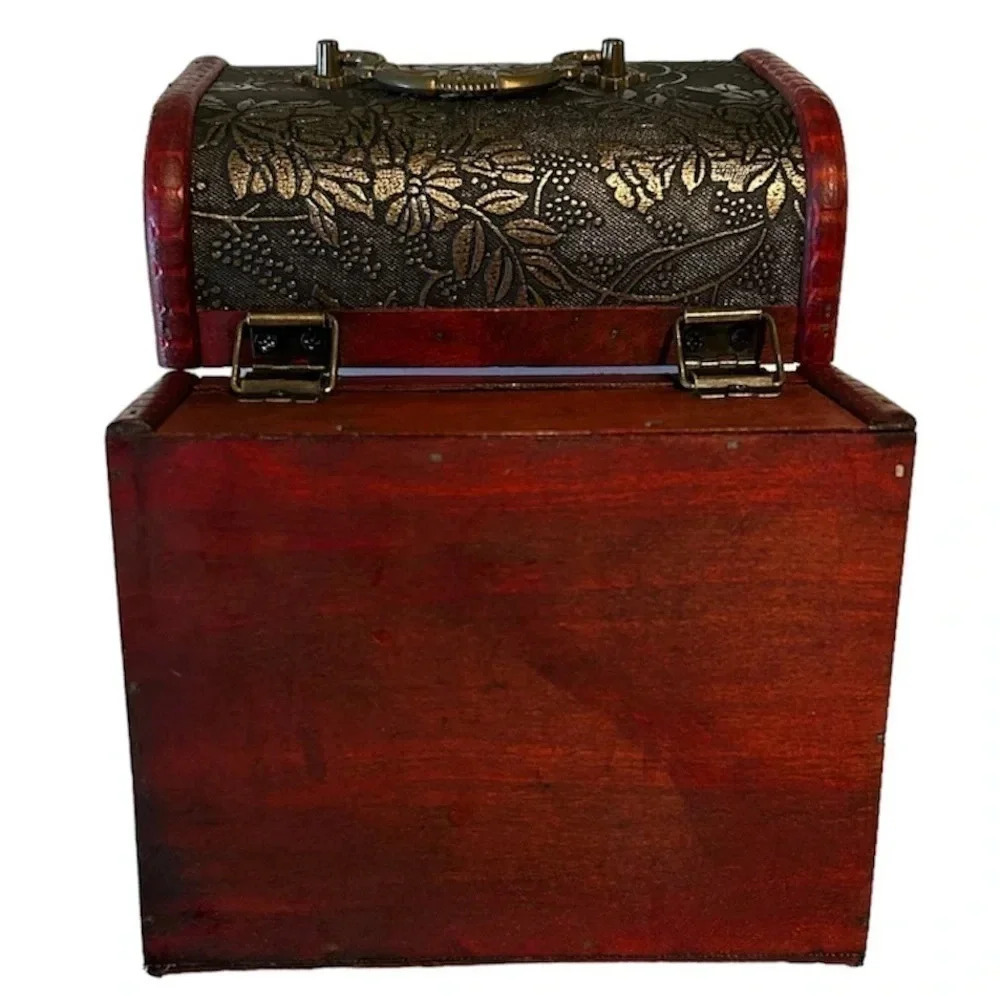 Vintage style Wood Treasure Chest. New‎ - Picture 9 of 9